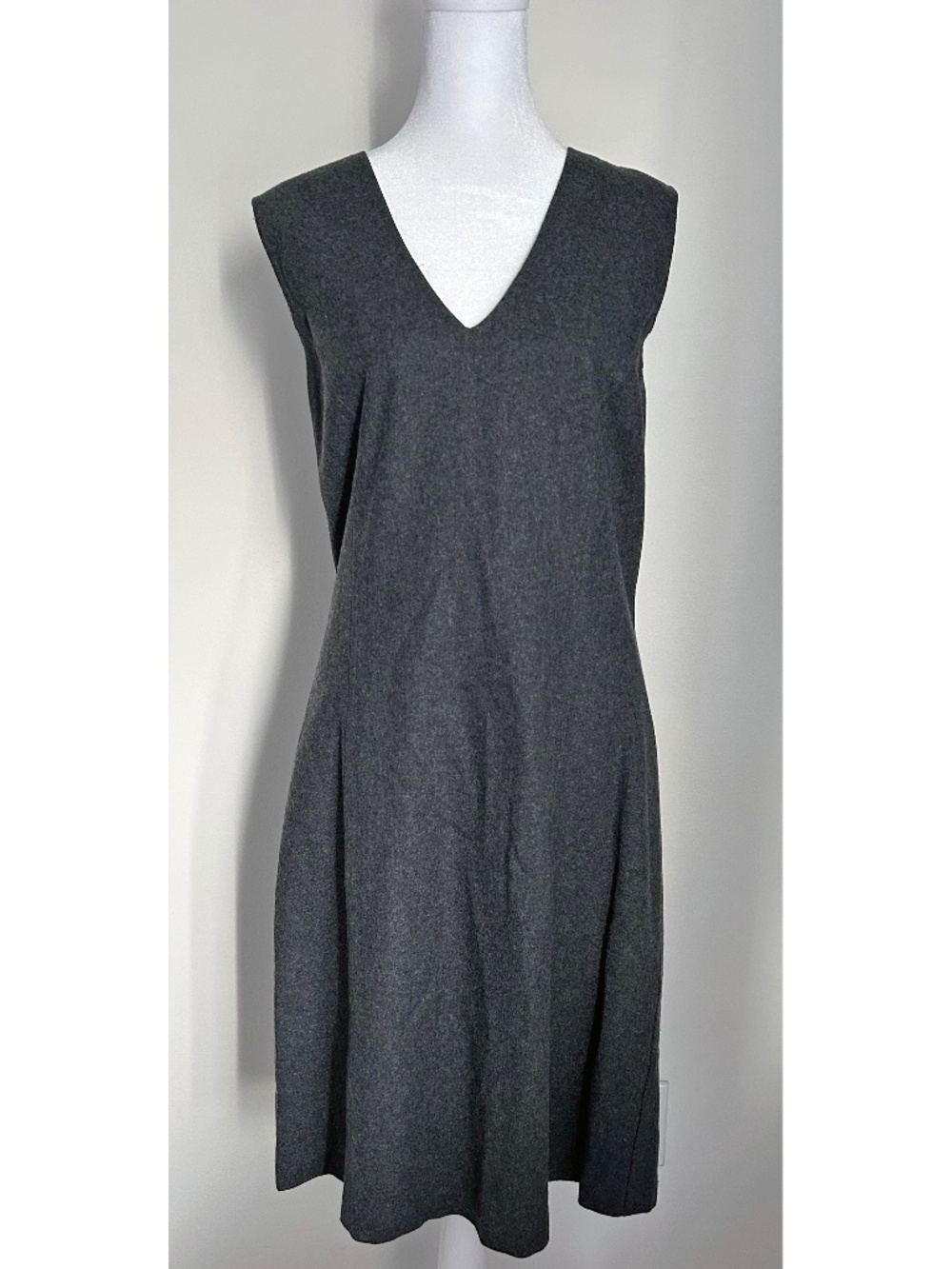 Eddie Bauer Gray V-Neck Sleeveless Wool Blend Sheath Dress, Size M Tall